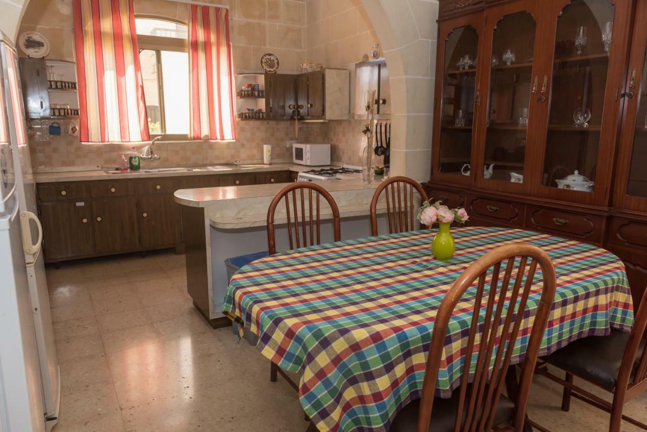 Acomodation House Kavarna Шаара Экстерьер фото